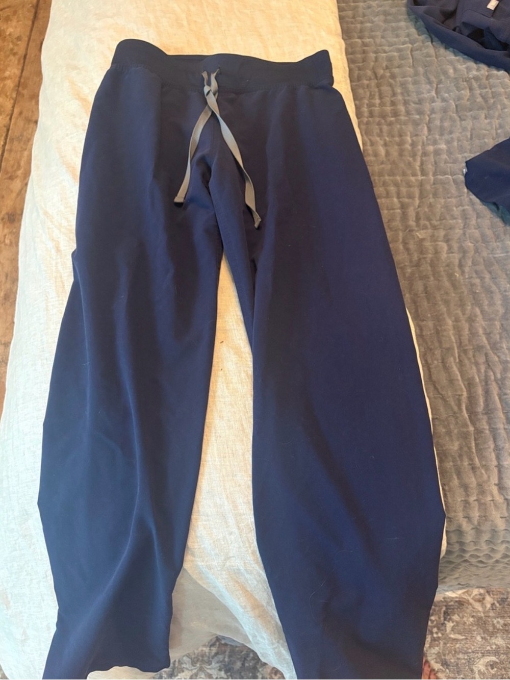 FIGS women’s Navy Sweatpants with Contrast Drawstring